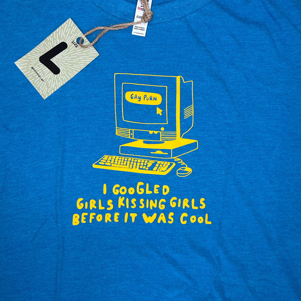I googled girls kissing girls before it was cool - T shirt